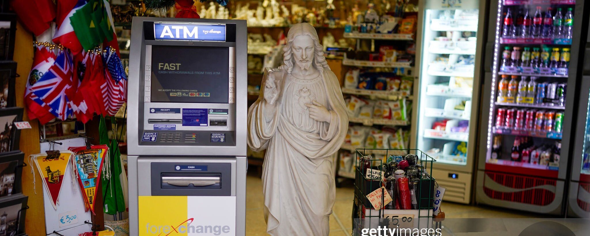 Il bancomat è sparito (e quelli privati ci stanno spennando)
