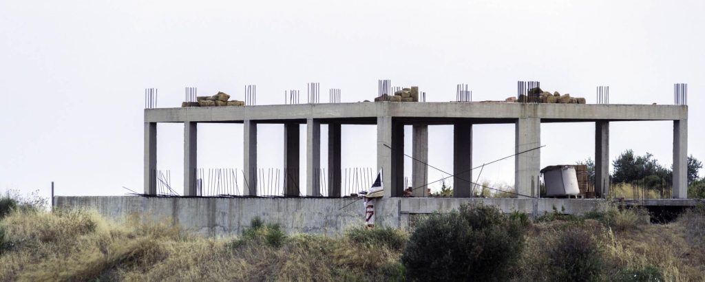 Cantieri eterni e degrado: l’Italia delle eterne opere inconpiute