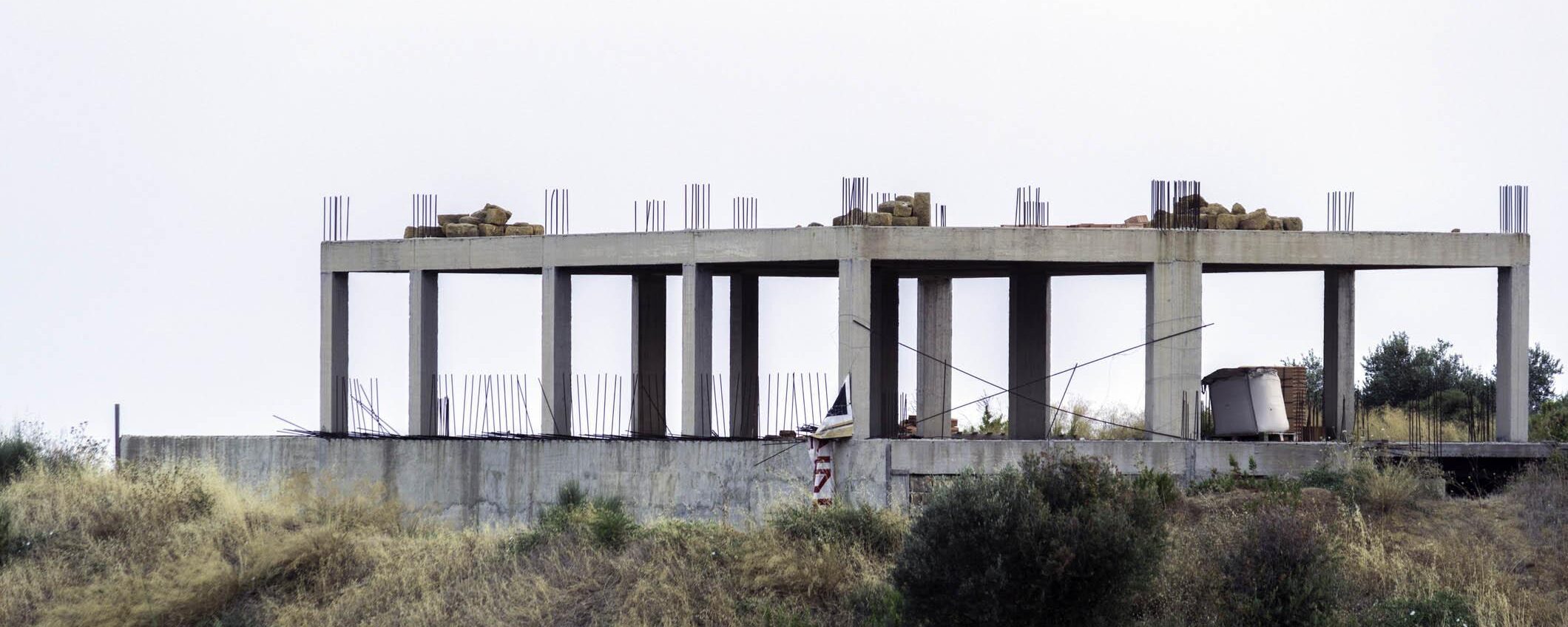 Cantieri eterni e degrado: l’Italia delle eterne opere inconpiute