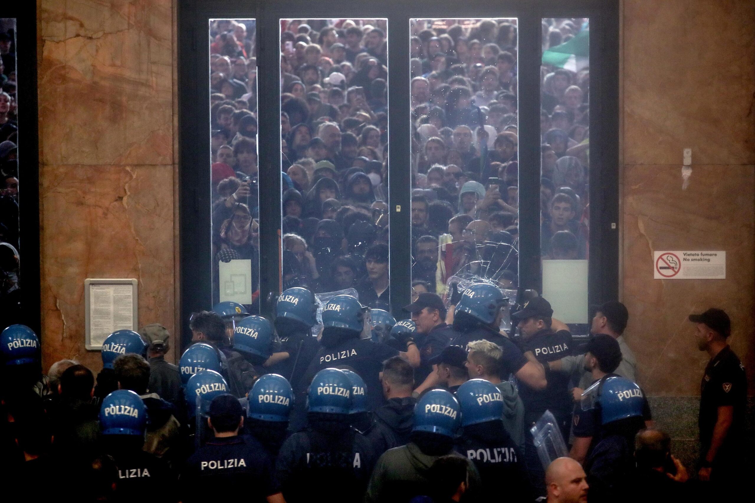 Scontri a Milano: antagonisti, anarchici e maranza, ecco chi erano i Pro-Pal violenti