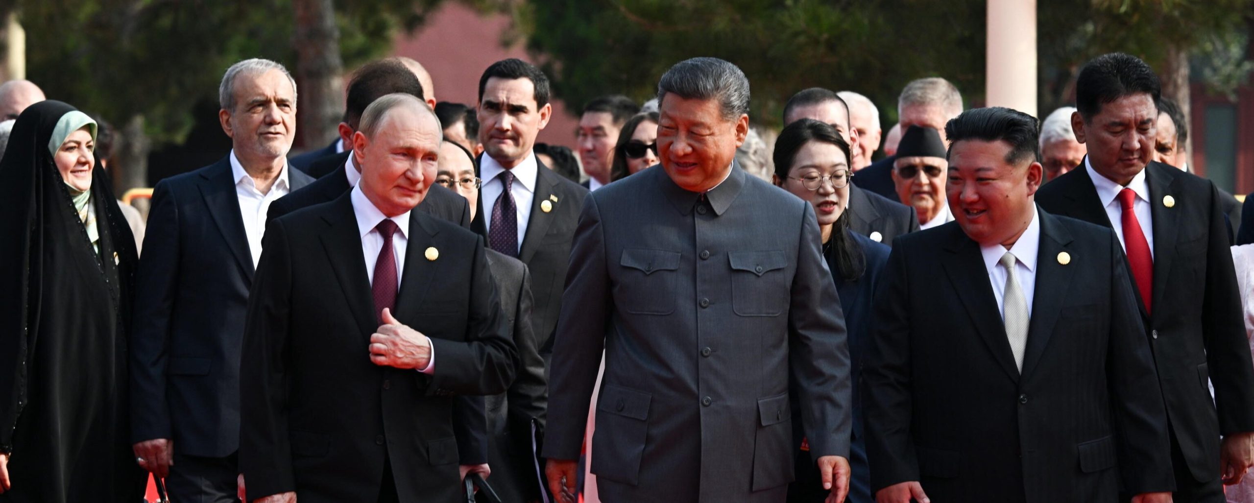 Xi e la parata del potere: Pechino sfida l’Occidente con missili, alleati e un messaggio globale