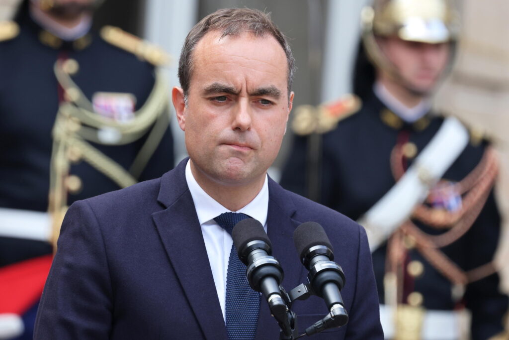 Francia, Lecornu avvia le consultazioni tra proteste e scontri di piazza
