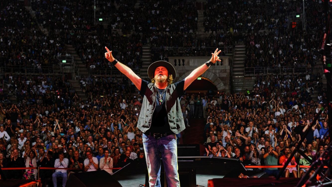 Zucchero compie 70 anni: la vita e la carriera raccontate da lui