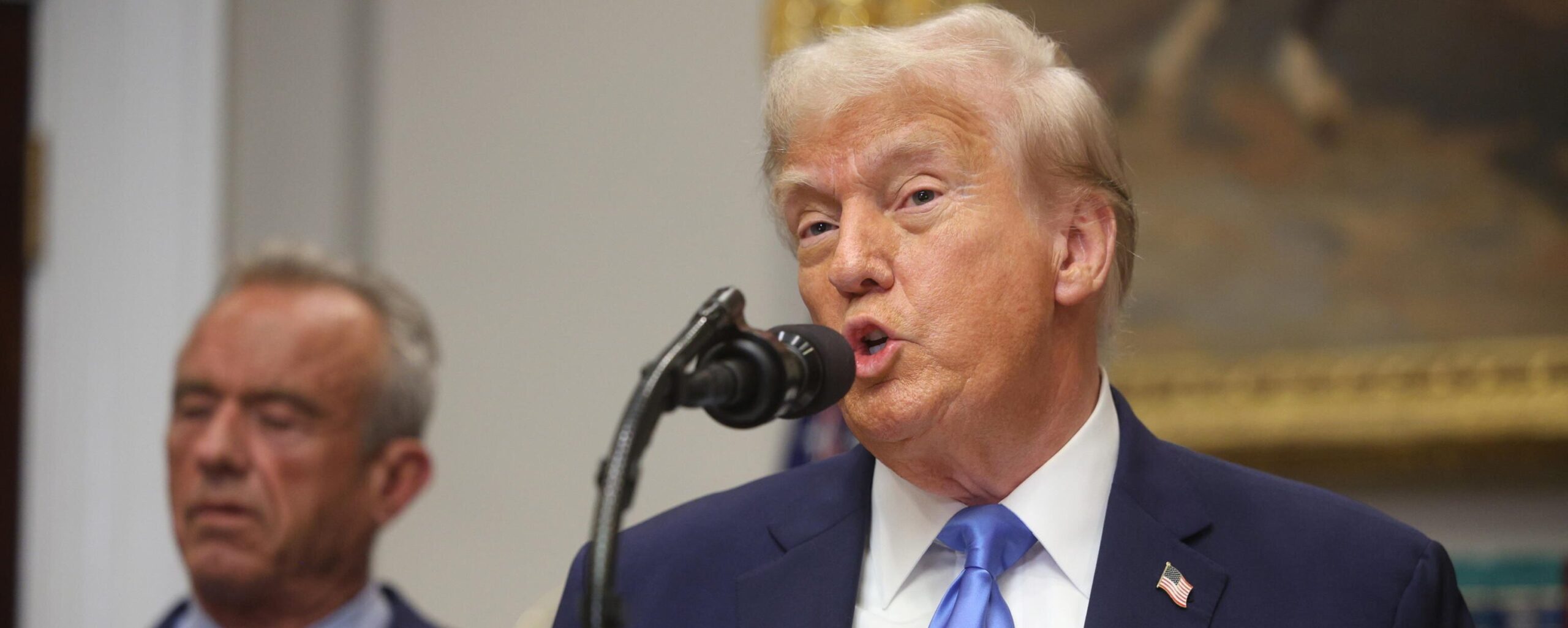 Trump mette sotto accusa il paracetamolo in gravidanza: “aumenta il rischio di autismo”