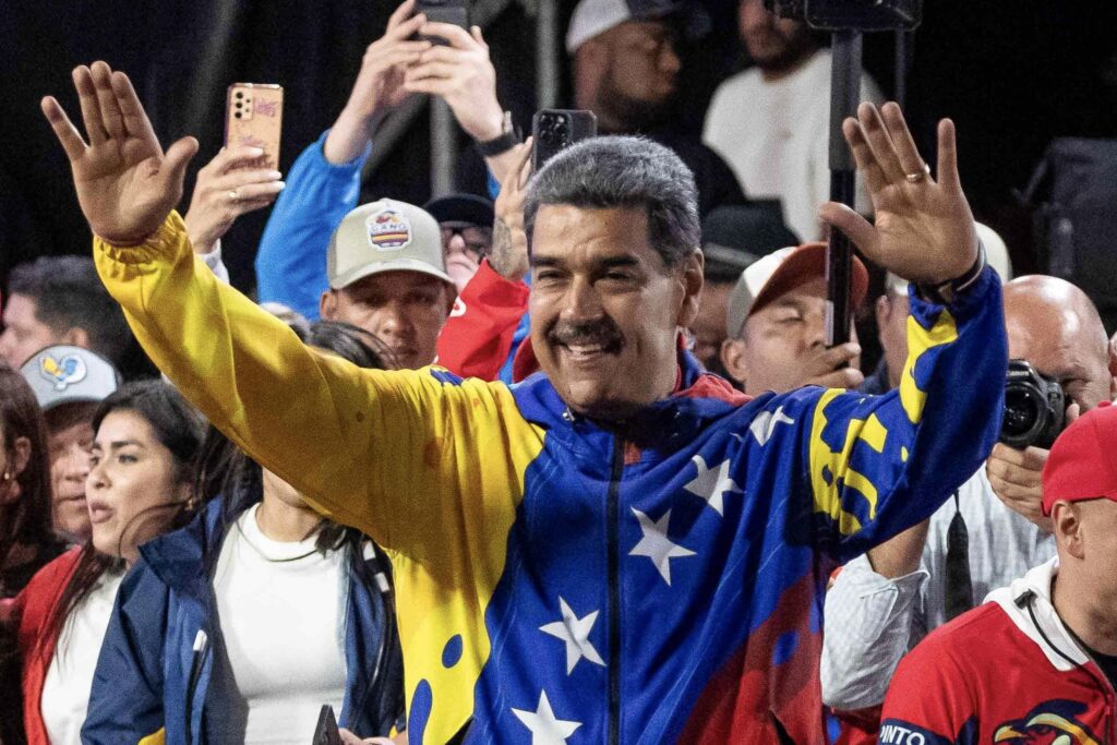 Maduro sfida gli Stati Uniti: manovre militari e intesa con la Cina