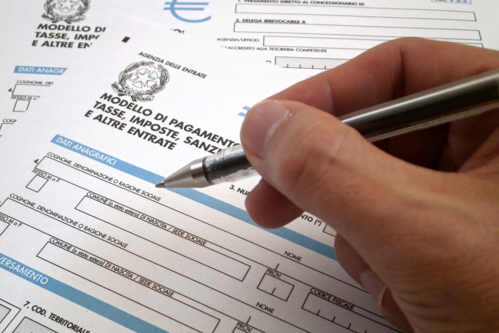 Fisco: Un italiano su due non paga l’Irpef. Ecco chi lo paga per tutti