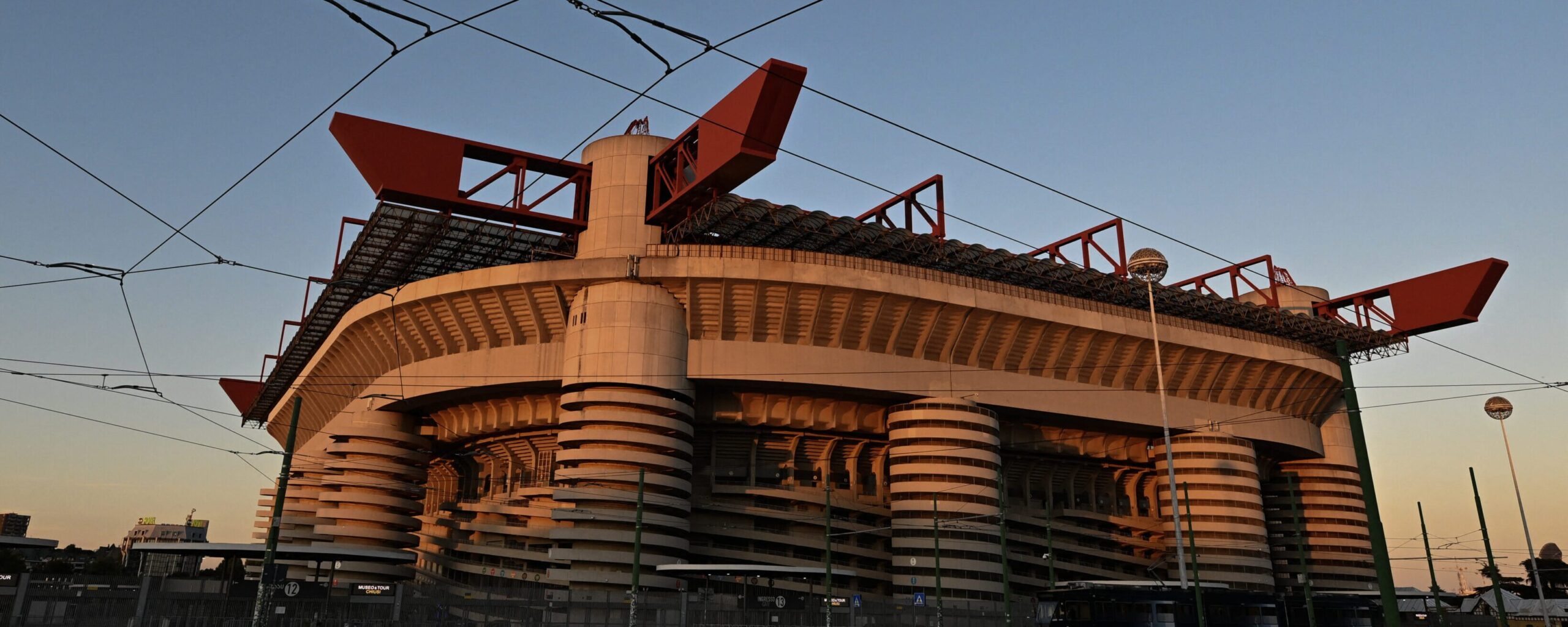 Sala fa autogol e svende San Siro per 441 euro al metro quadrato