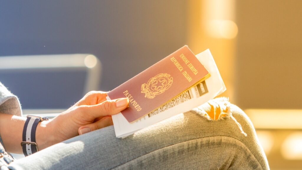Passaporto alle Poste, superati i 100 mila rilasci: ecco come richiederlo facilmente e velocemente