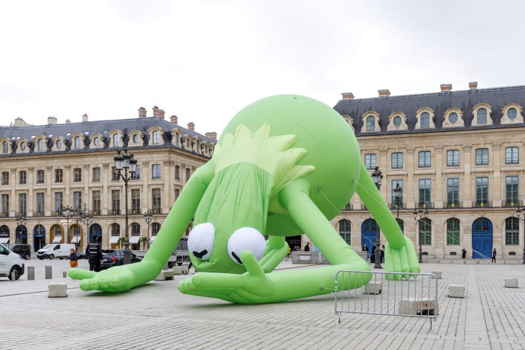 the Kermit the Frog installation that conquers Paris