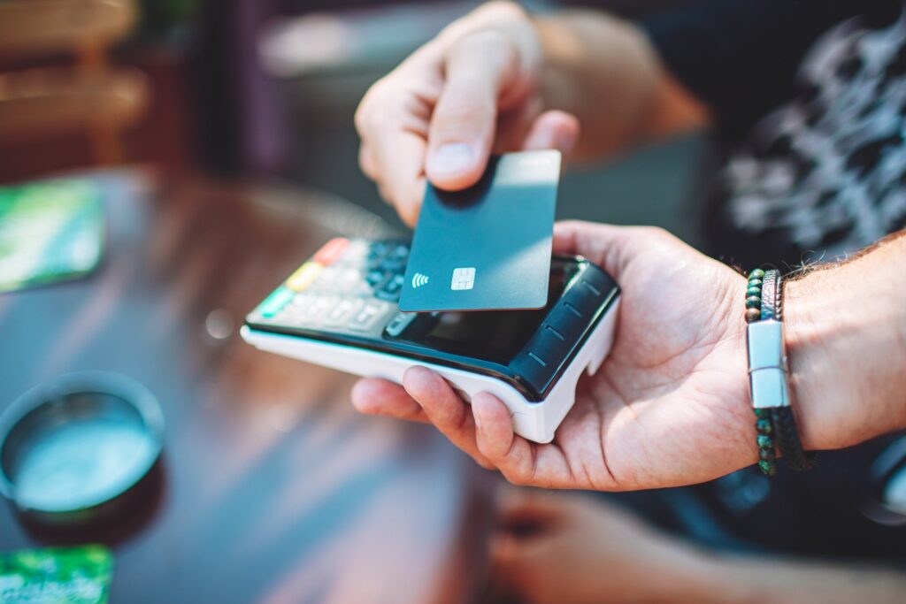 Pagare a rate nei negozi, Satispay lancia il “Paga in 3” sopra i 30 euro. Ecco come funziona
