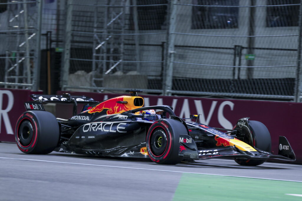 F1: Verstappen domina a Las Vegas Mc Laren squalificate, Max a -24