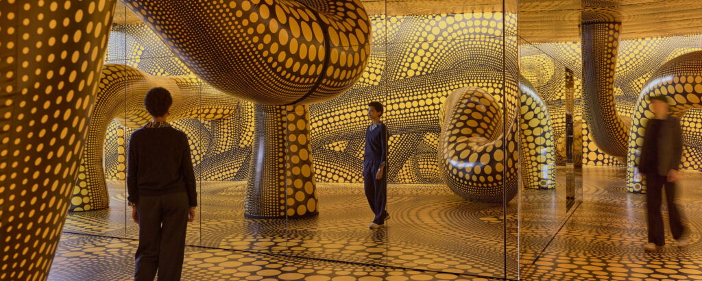 Yayoi Kusama, la donna dei pois: a Basilea la mostra che celebra 10 anni di infiniti punti