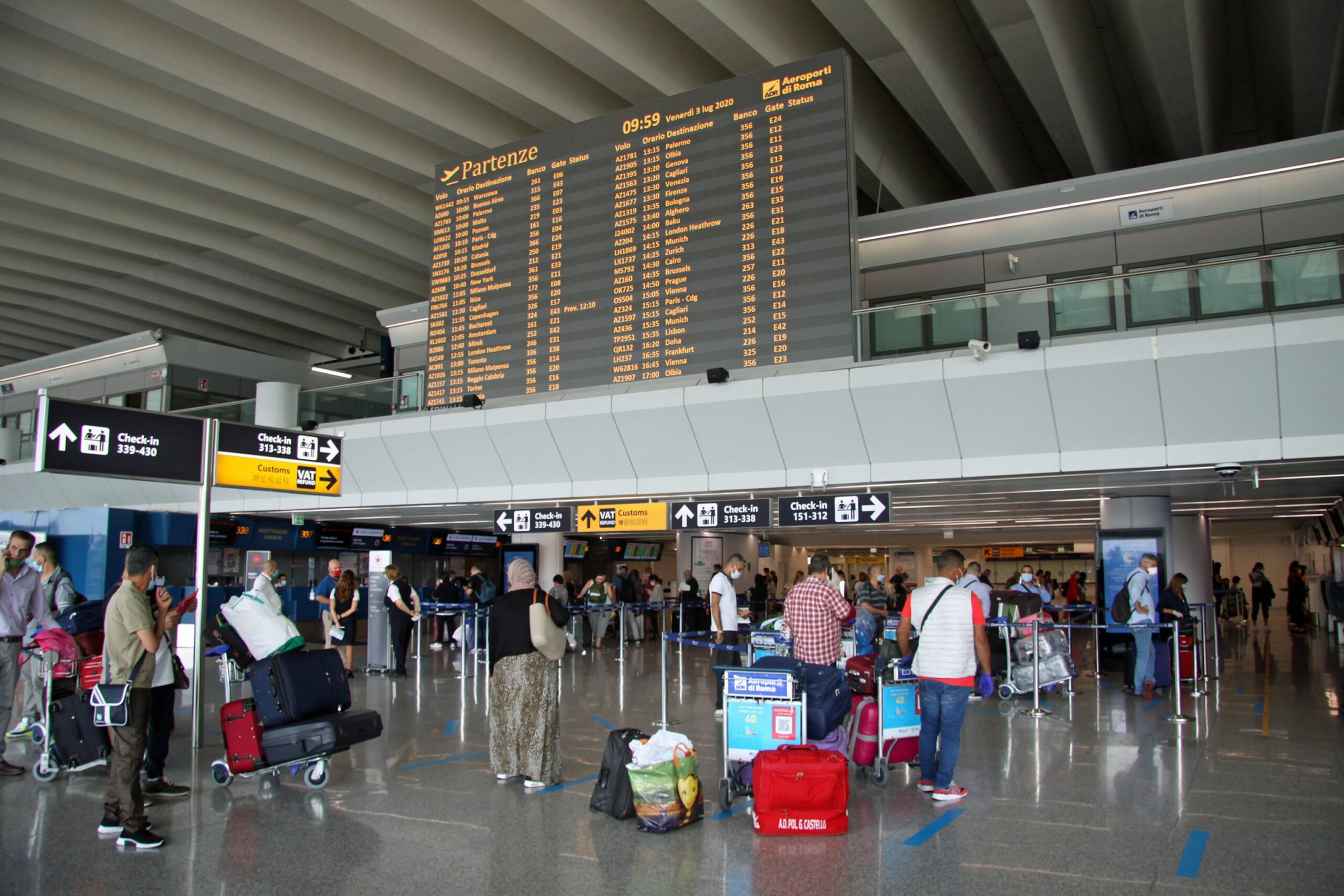 Vacanze di Natale e Capodanno 2025: viaggi più brevi e più lontani