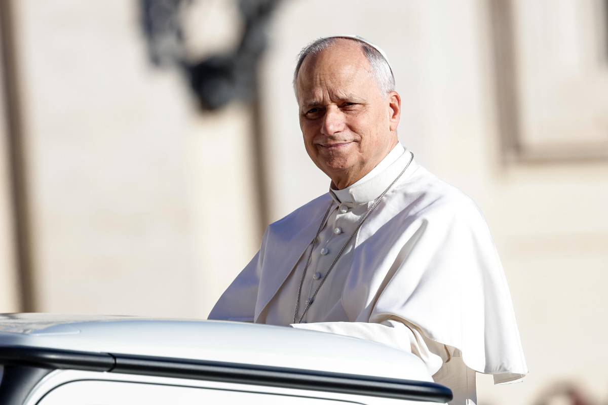 Leone XIV, stoccata tremenda all’Europa del riarmo: «Blasfemo usare la fede per giustificare operazioni militari»