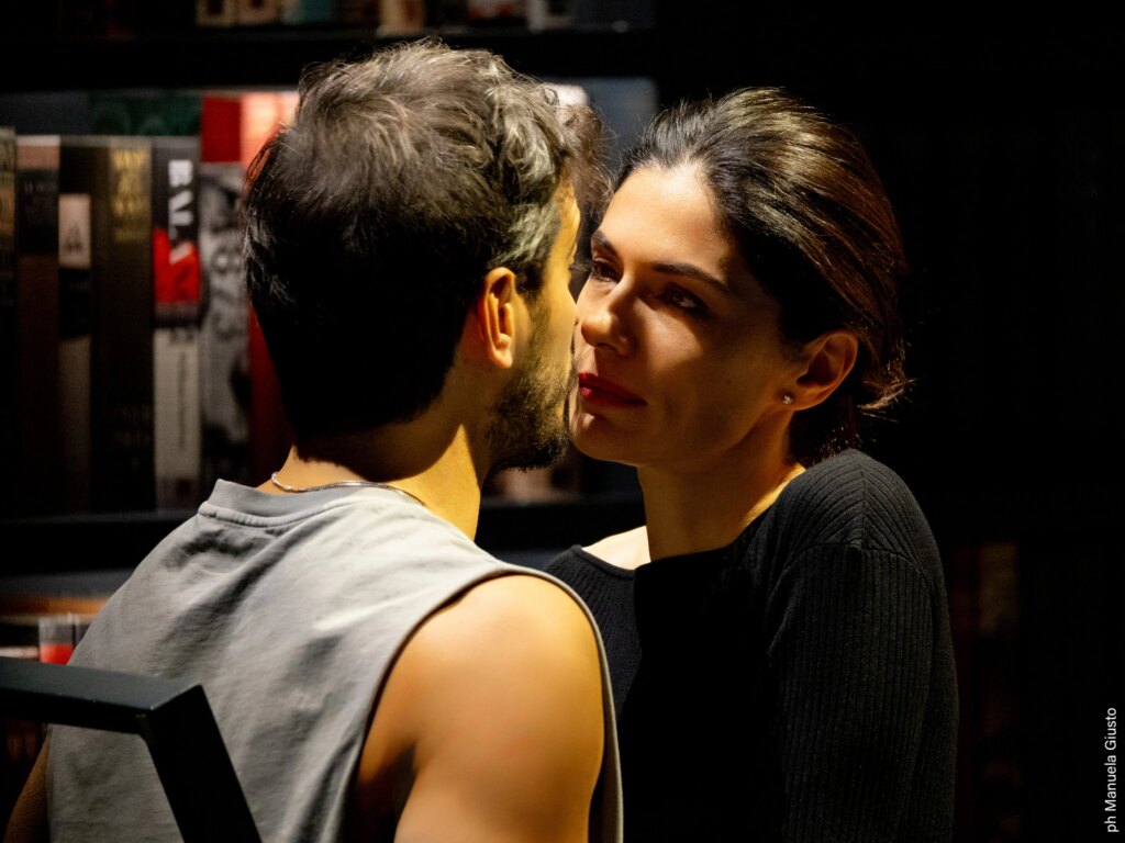 Scandalo: al Manzoni una storia d’amore, scambio e insegnamento