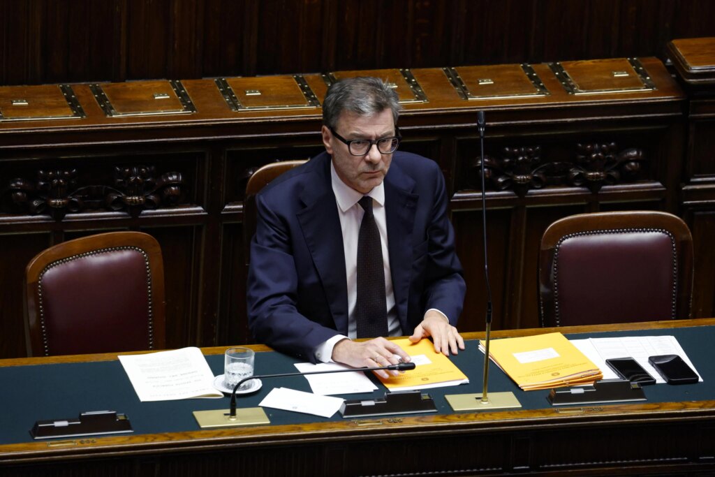 Manovra 2026: contanti fino a 10.000 euro con imposta fissa da 500 euro, cosa cambia davvero