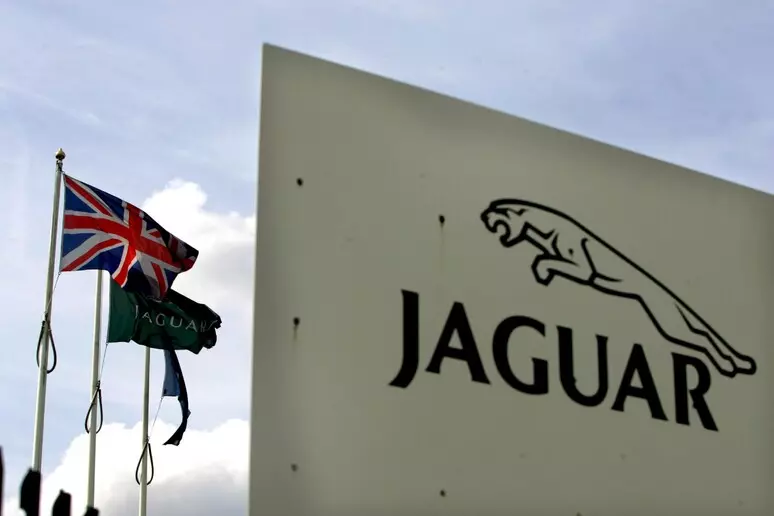 Cyber attacco a Jaguar Land Rover: cosa succede quando la sicurezza diventa un tema di politica industriale