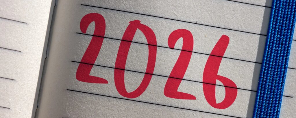 2026, l’anno delle ricorrenze che parlano al presente (e non chiedono celebrazioni)