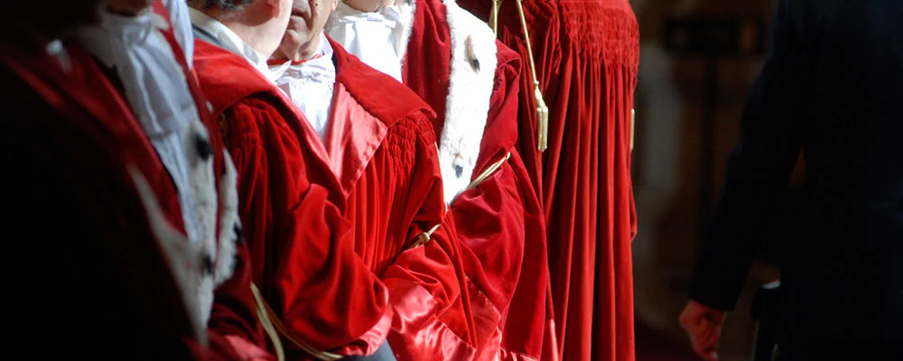 Toga non mangia toga: ecco perché i magistrati non pagano mai