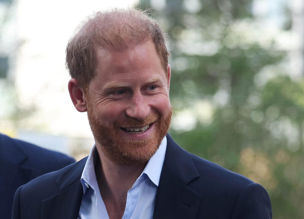 Harry torna in UK con Archie e Lilibet: pronto l’incontro con Re Carlo