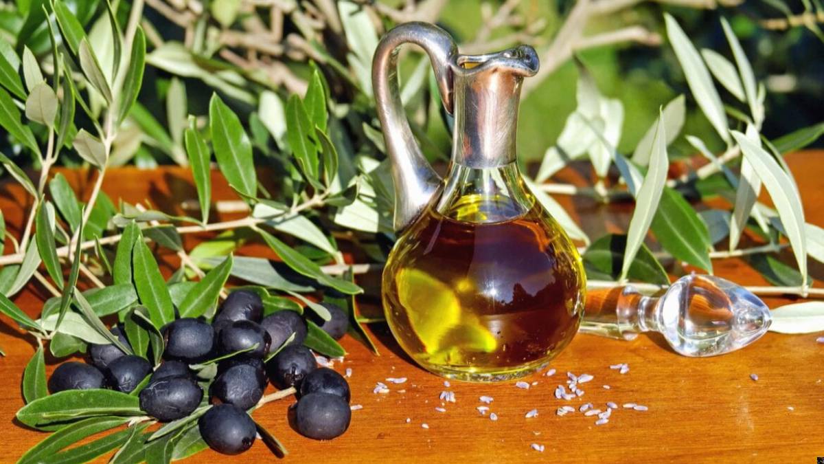 Allarme Ue: l’olio d’oliva che importiamo potrebbe contenere pesticidi