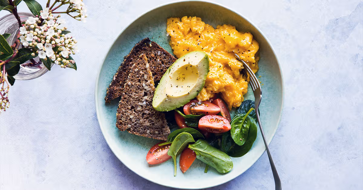 Large breakfast may aid weight loss but should it favor protein or fiber?