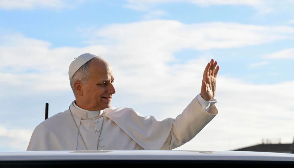Leone XIV, il Papa che vive in mansarda e ha una palestra personale