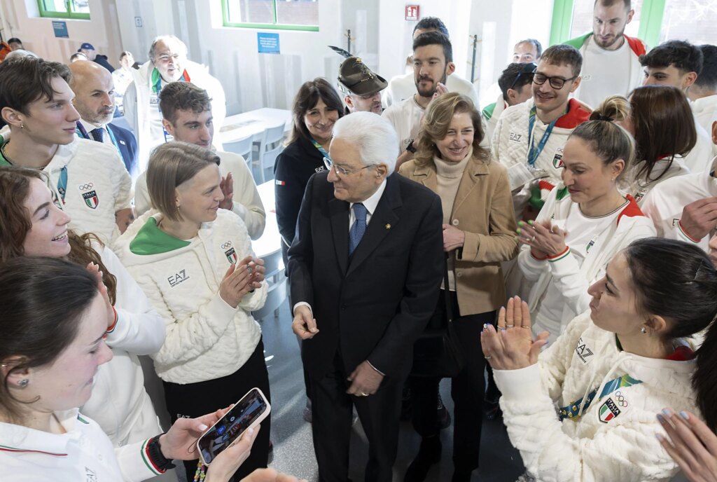 Mattarella saluta gli atleti olimpici San Siro pronto per la grande festa