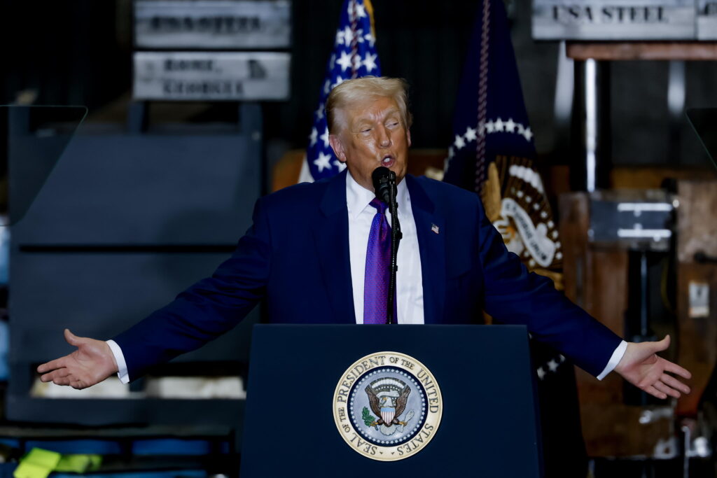 Trump vuole aprire gli “X-files” e annuncia: “Divulgheremo tutte le informazioni su UFO e alieni”