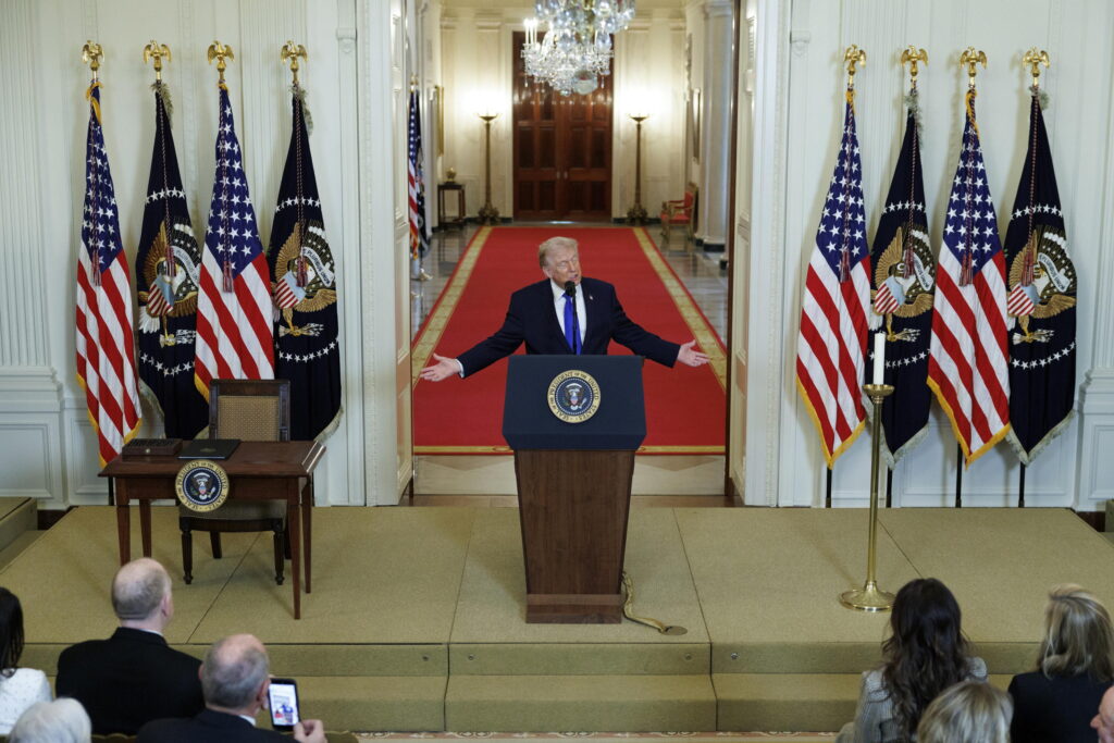 Dazi, Trump non molla: in vigore da oggi le nuove tariffe globali