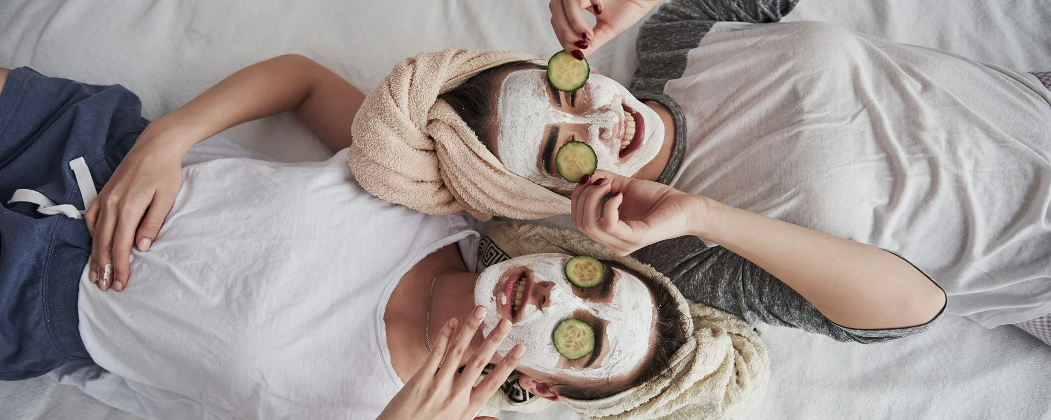 Gli italiani non rinunciano più alla bellezza: uno su tre pianifica i risparmi per skincare e self-care