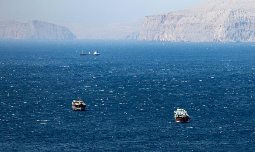 Petrolio e commercio mondiale sotto pressione: lo scontro su Hormuz può travolgere anche il Canale di Suez