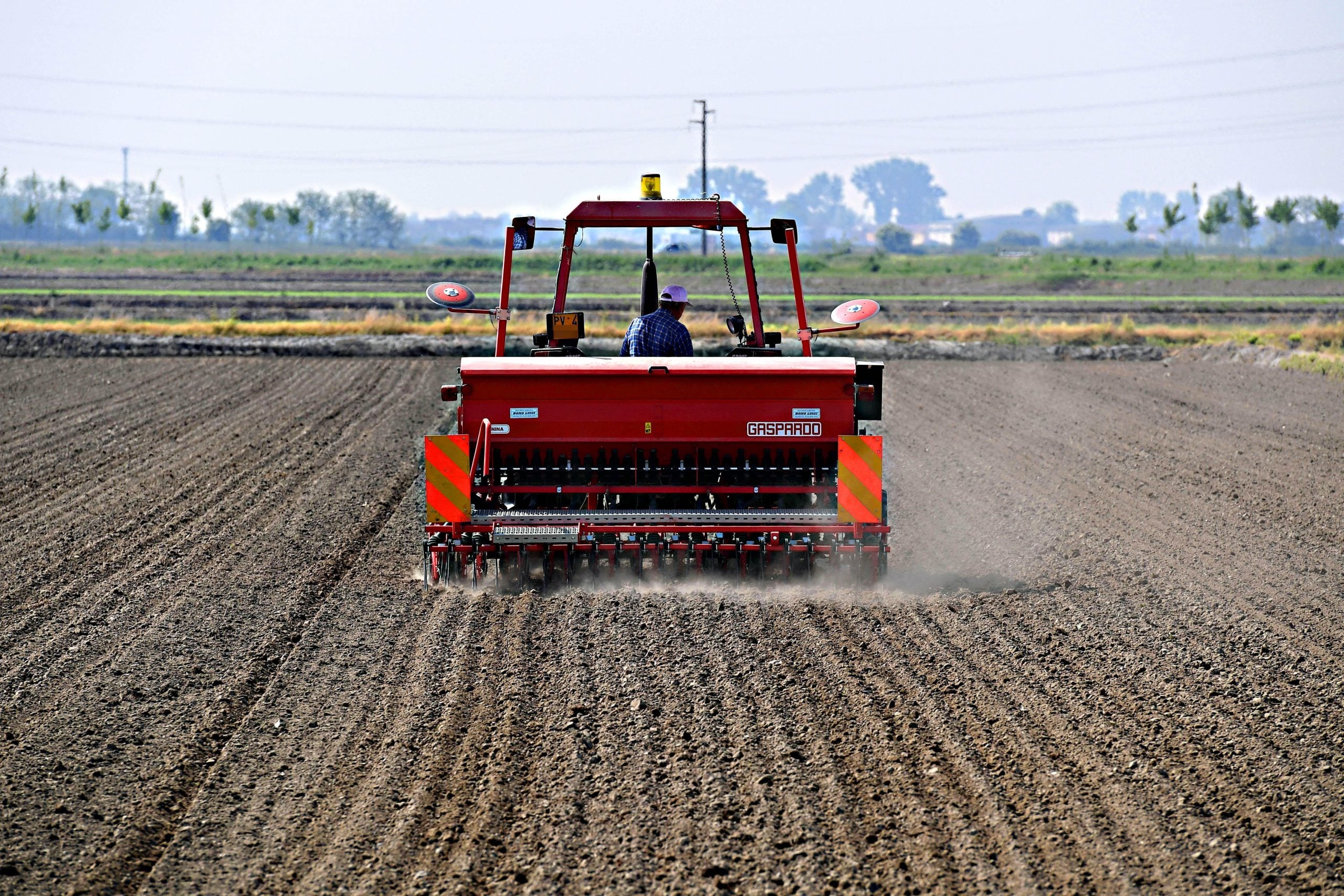 Guerra, il rischio nascosto: senza passaggio nello stretto di Hormuz si fermano anche i fertilizzanti