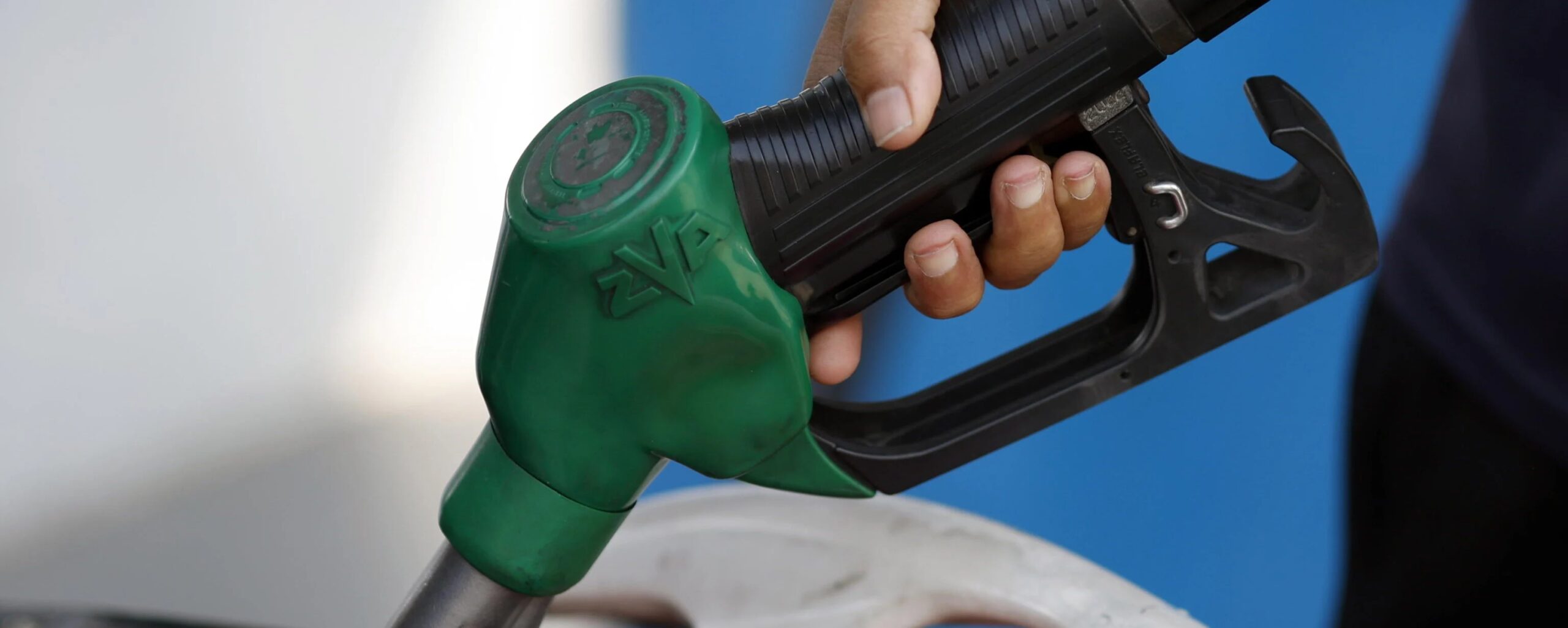 Decreto carburanti, cosa cambia per gli italiani: tutte le misure contro il caro benzina