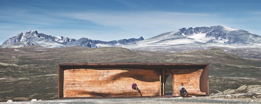 La panchina che combatte la solitudine: perché sedersi può cambiare la vita