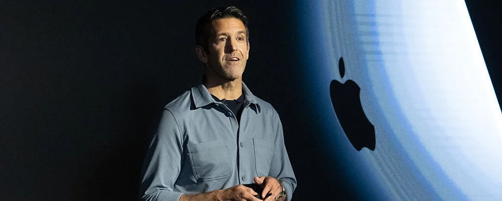 Chi è John Ternus, l’ingegnere che deve riportare l’anima di Steve Jobs in Apple (e sostituisce Tim Cook)