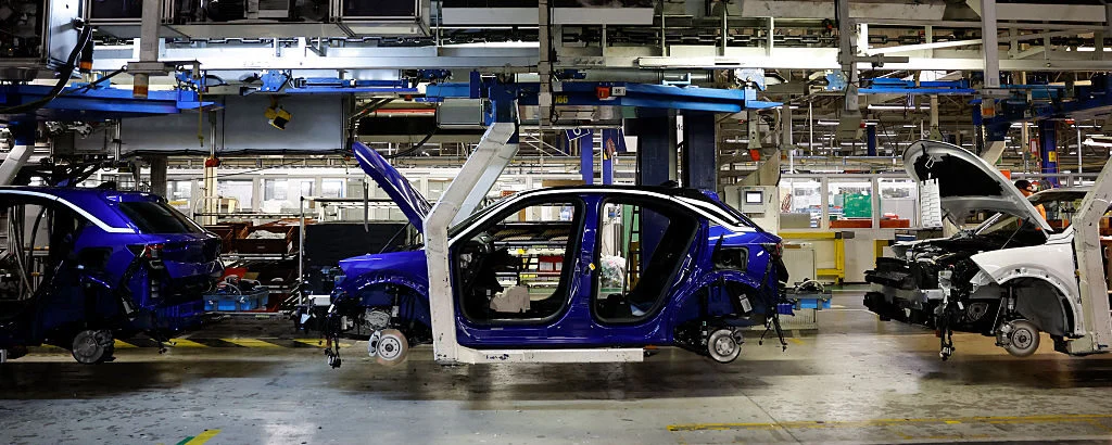 L’industria dell’auto italiana è al collasso: produzione dimezzata dal 2019 a oggi. Ecco le ragioni