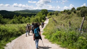 Cinque cammini storici, un’unica destinazione: l’Italia da scoprire a piedi