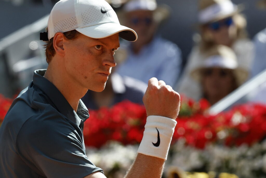 Sinner regala spettacolo, batte Fils e in finale a Madrid sfiderà Zverev