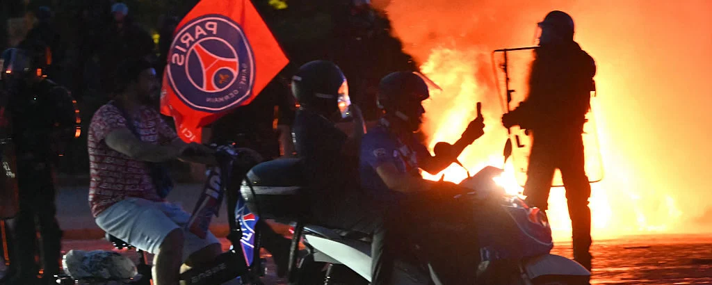 La vergogna di Parigi: feriti, arresti e città a fuoco per la festa del Psg
