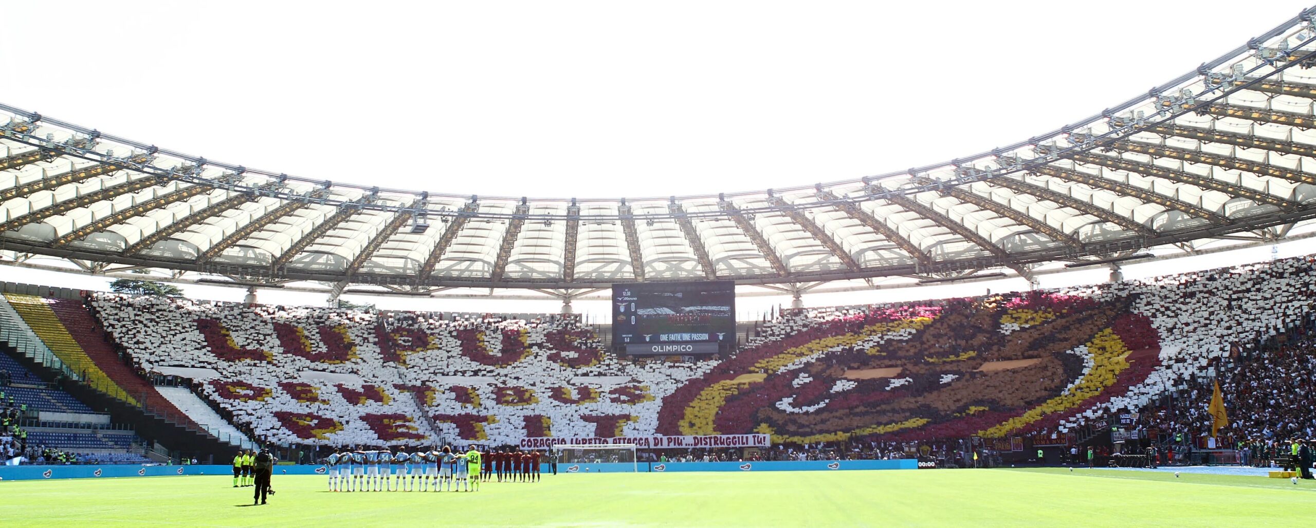 Derby di Roma, che caos: il rischio di mezza Serie A in campo lunedì pomeriggio