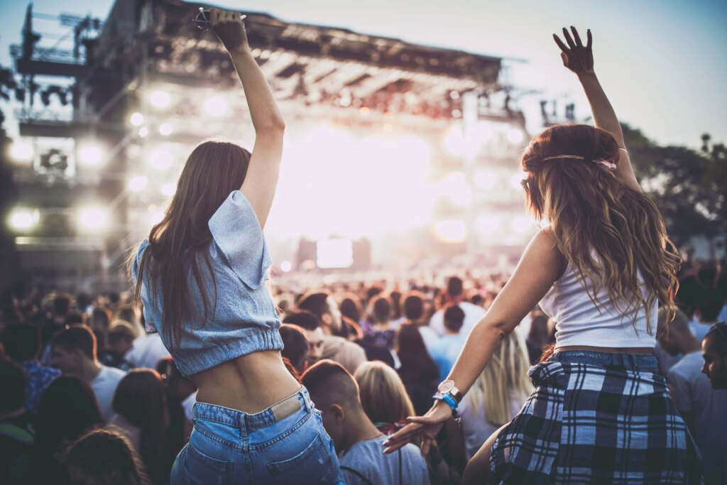 Festival estate 2026: boom di viaggi, cambiano le mete (e non sono più le grandi città)