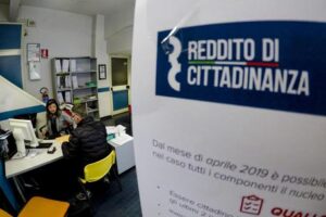 Reddito di cittadinanza, l’Italia bocciata dalla Corte Ue: chi può fare ricorso adesso