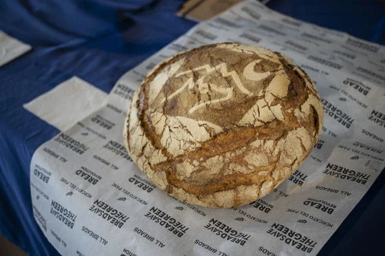 Nasce il Pane del Parco: ha un lupo sulla crosta e racconta il terroir della Maiella