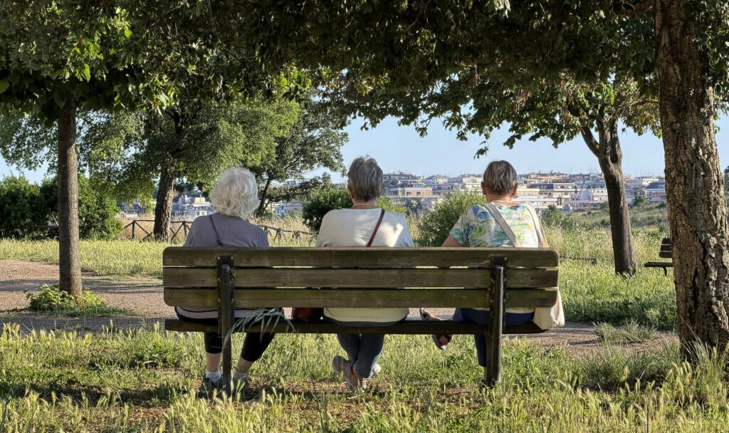 Pensioni INPS: le donne guadagnano un terzo degli uomini e il divario arriva al 45% nel privato