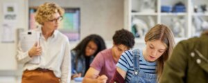 Maturità, perché i maturandi hanno snobbato la poesia e scelto l’attualità