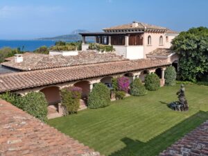 Le foto mai viste di Villa Certosa. La casa di Berlusconi è in vendita per 500 milioni di euro