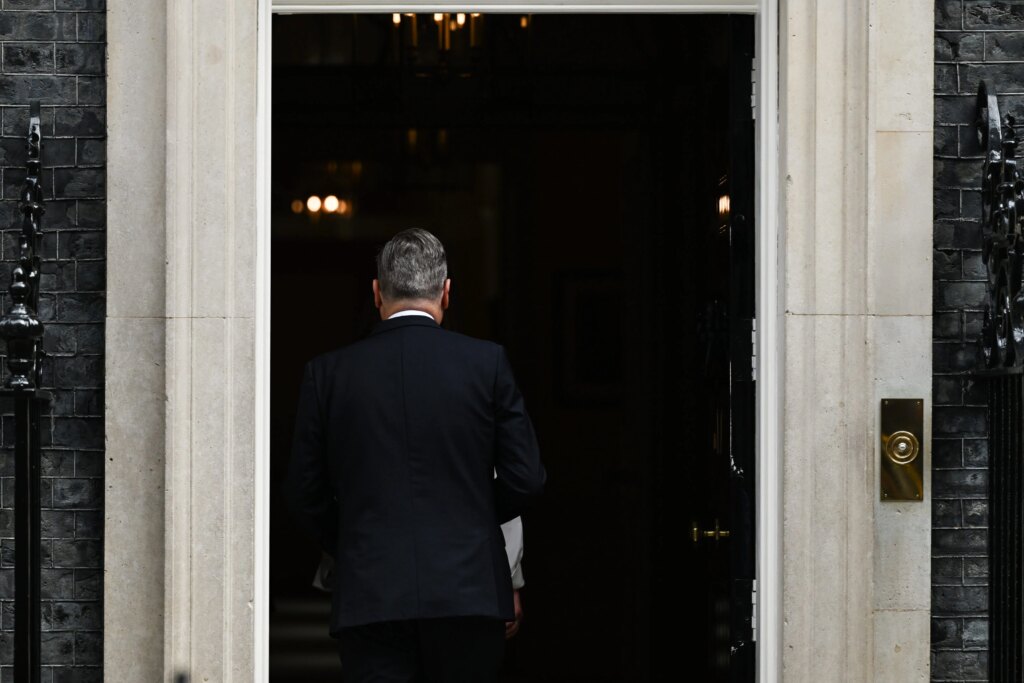 Starmer, fine corsa a Downing Street: ora il Regno Unito si affida ad Andy Burnham