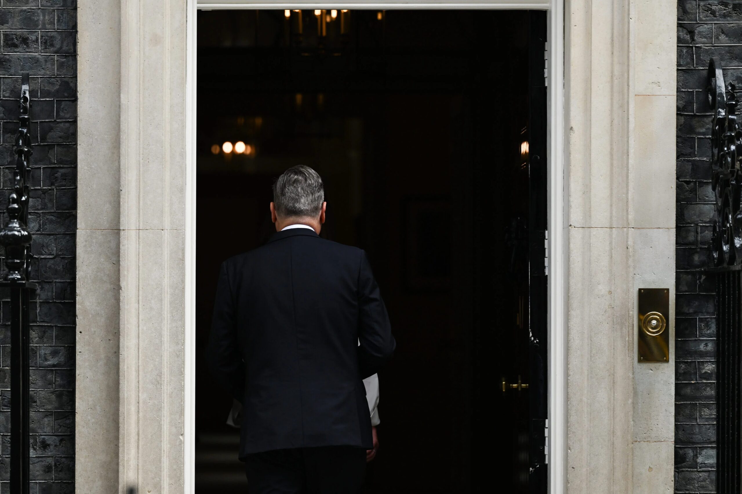 Starmer, fine corsa a Downing Street: ora il Regno Unito si affida ad Andy Burnham