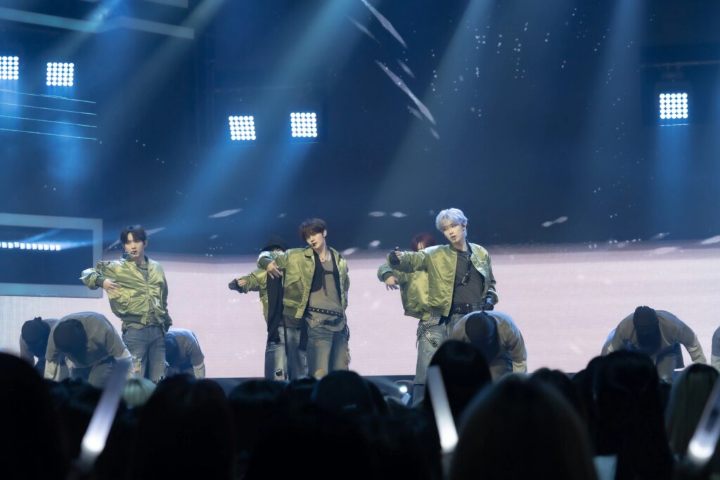 Dove nasce la magia del K-pop: viaggio dentro Show Champion tra fandom e superstar